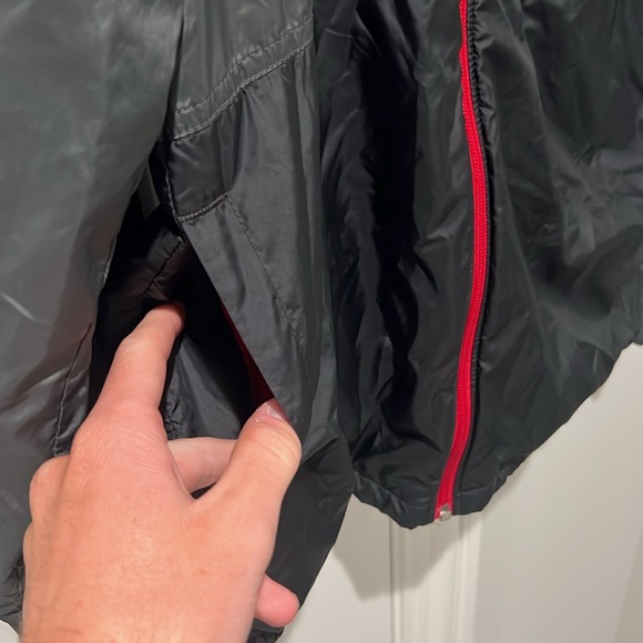 Columbia Men's Black Windbreaker with Red Accents - Picture 3 of 5
